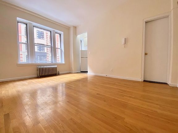 3rd image of 355 W 85th St APT 27