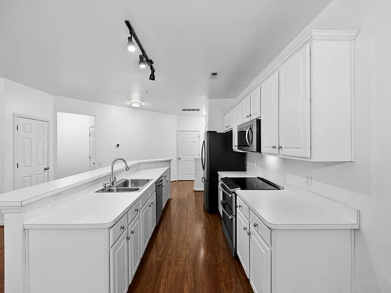 3228 Margellina Dr — Photo 6