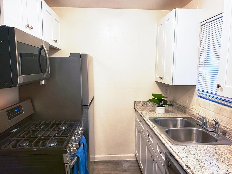 Brand new Samsung Stainless Appliances, New Kitchen Cabinets