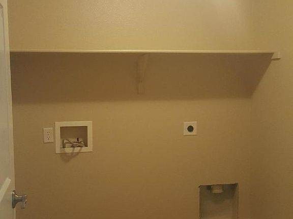 5th image of 3006 1/2 Oakwood Dr #A
