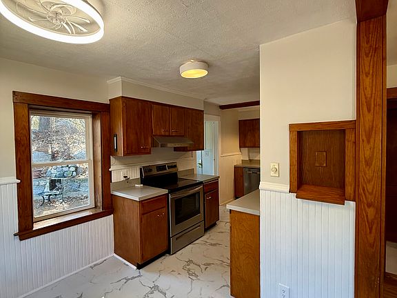 4th image of 500 Essex Ave