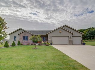 221 Osprey Ln, Black Earth, WI 53515