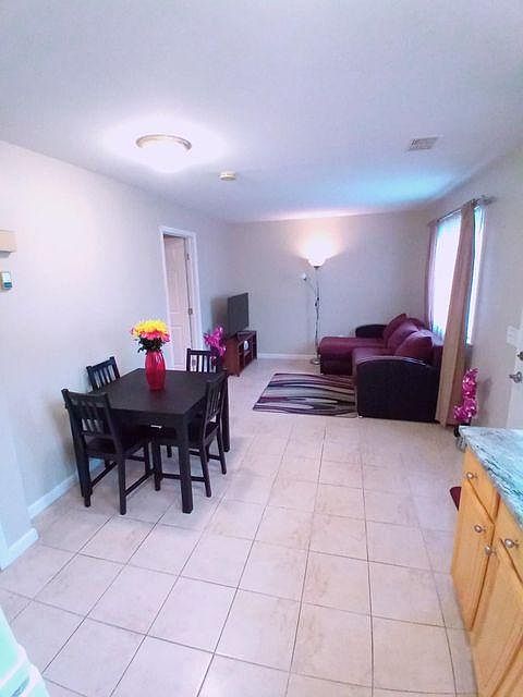 1st image of 11 Highland Ln Floor 1