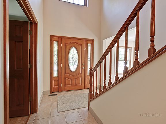 3rd image of 769 Bayberry Dr