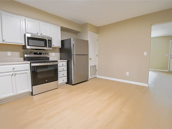 5th image of 1022 Chinook St
