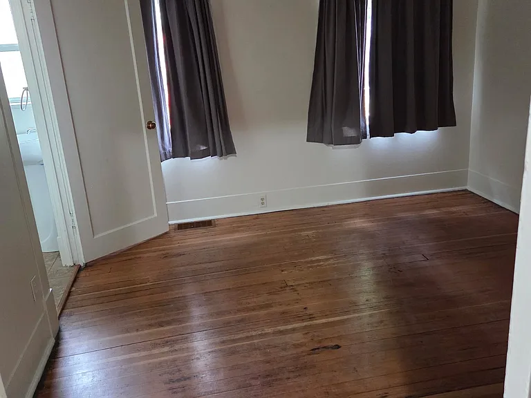 203 E Market Ave — Photo 17