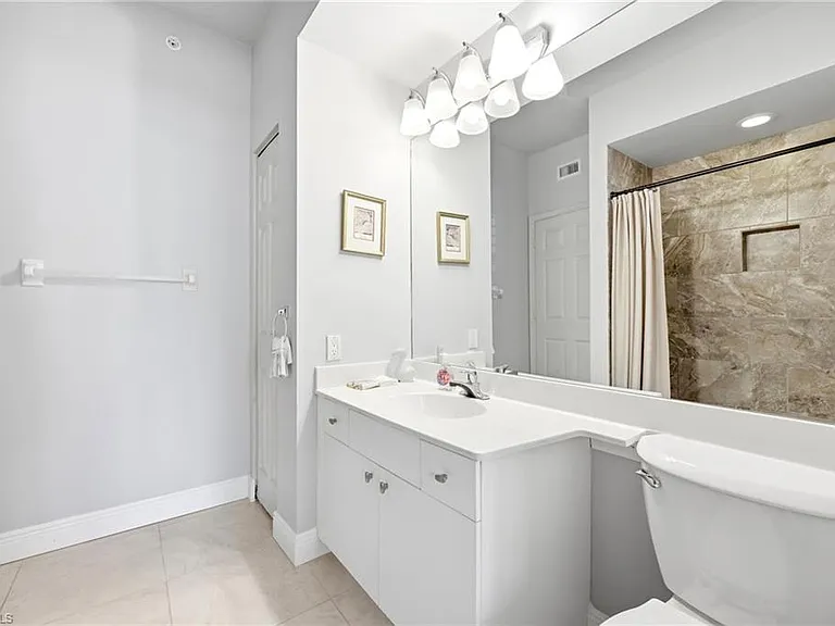 300 L Ambiance Cir #102 — Photo 26