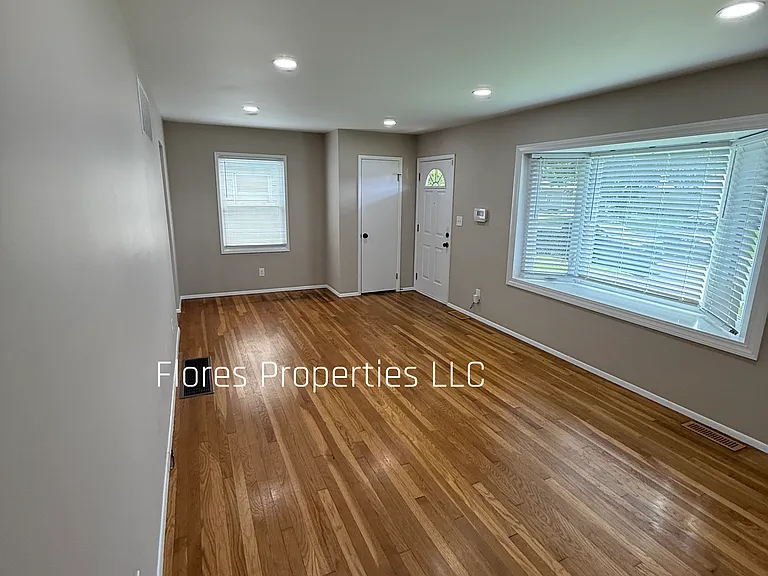 1136 Pauline Ave — Photo 31