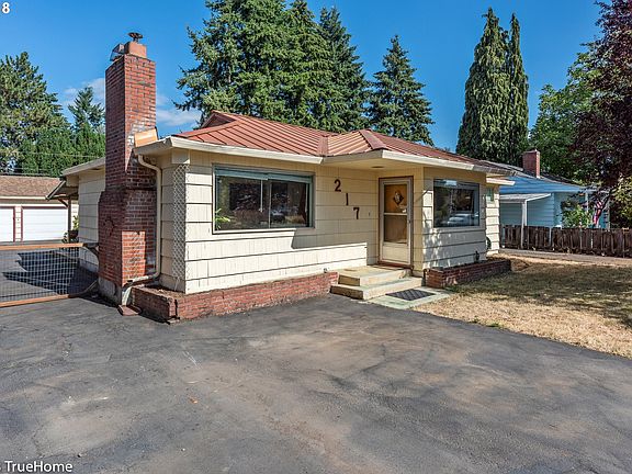 3rd image of 217 SE 103rd Ave