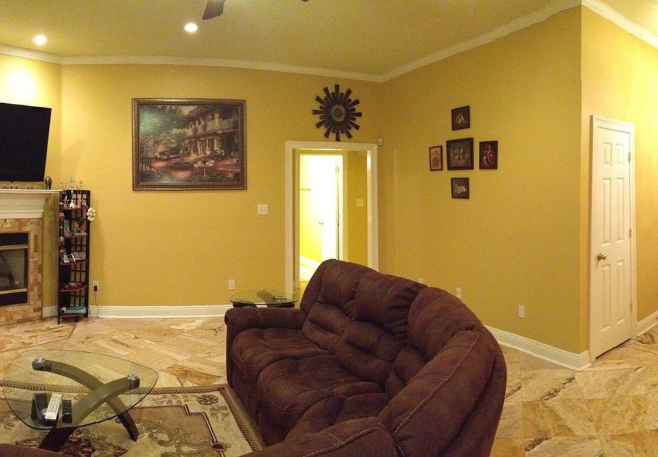 1st image of 275 Oak Point Dr