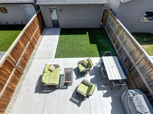 50 W Elgin Meadows Park SE, Calgary, AB T2Z 0M1