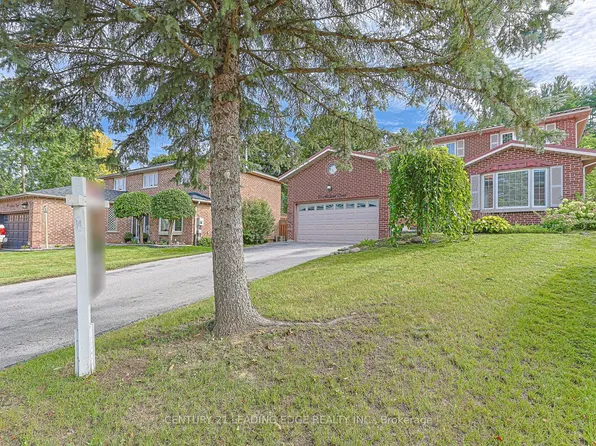 21 McQuaid Ct, East Gwillimbury, ON L9N 1E8