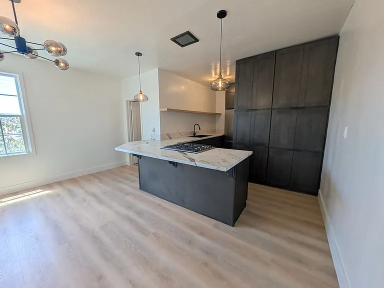 300 N Bonnie Brae St #302 — Photo 3