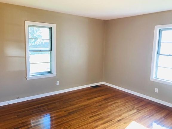 5th image of 1726 Chester Blvd