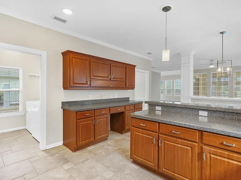 506 Lakeway Dr — Photo 20