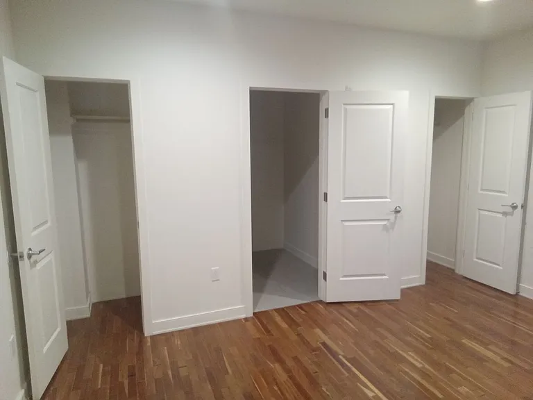 4700 Kingsessing Ave — Photo 13