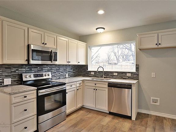 5th image of 702 Beechwood Ln