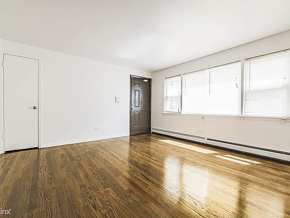 14021 S Tracy Ave Apartments Chicago Living Room_01