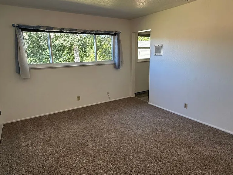 7389 Newcastle Ln — Photo 32