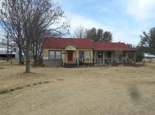 350 S Johnson Loop, Montague, TX 76251