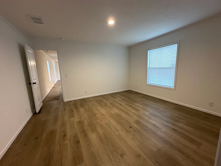 2330 E Main St — Photo 10