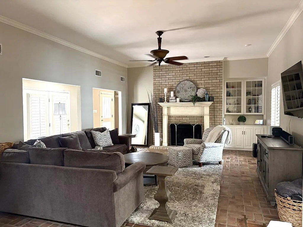 3 bed, 2.5 bath, 2500 sqft, $4,500 — Photo 4