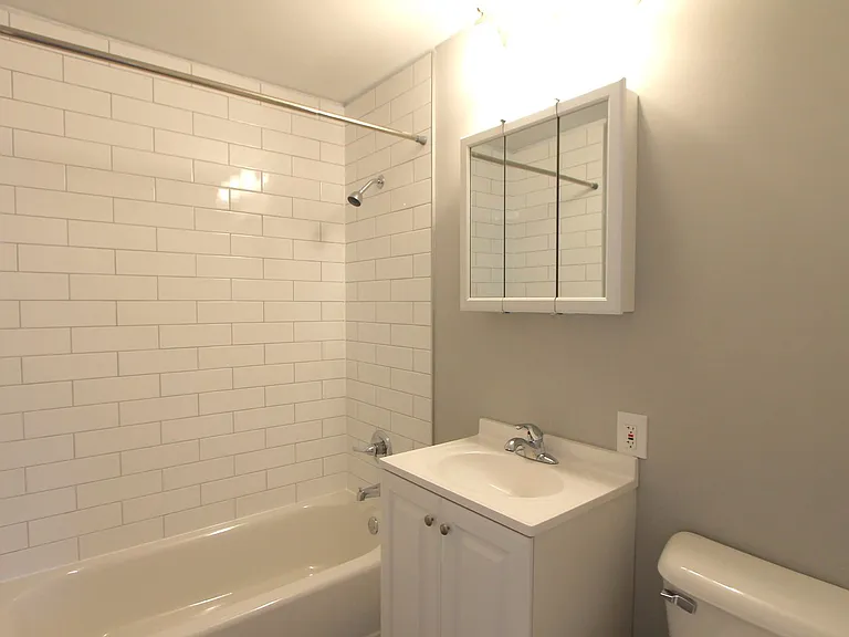 West Walnut Lane Apartments — Photo 46
