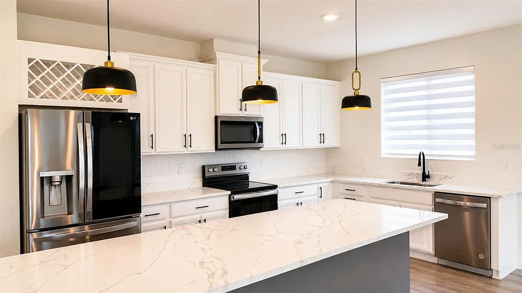 4 bed, 2.5 bath, 2901 sqft, $2,595 — Photo 3