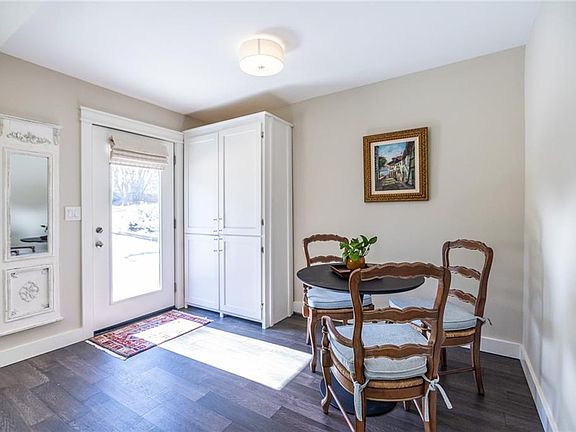 4th image of 660 Scott Cir