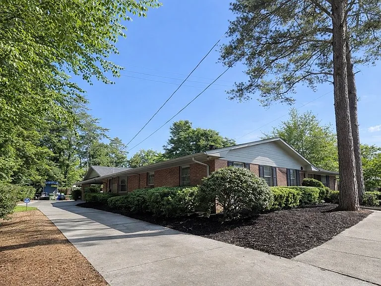 3827 Arrel Dr — Photo 2