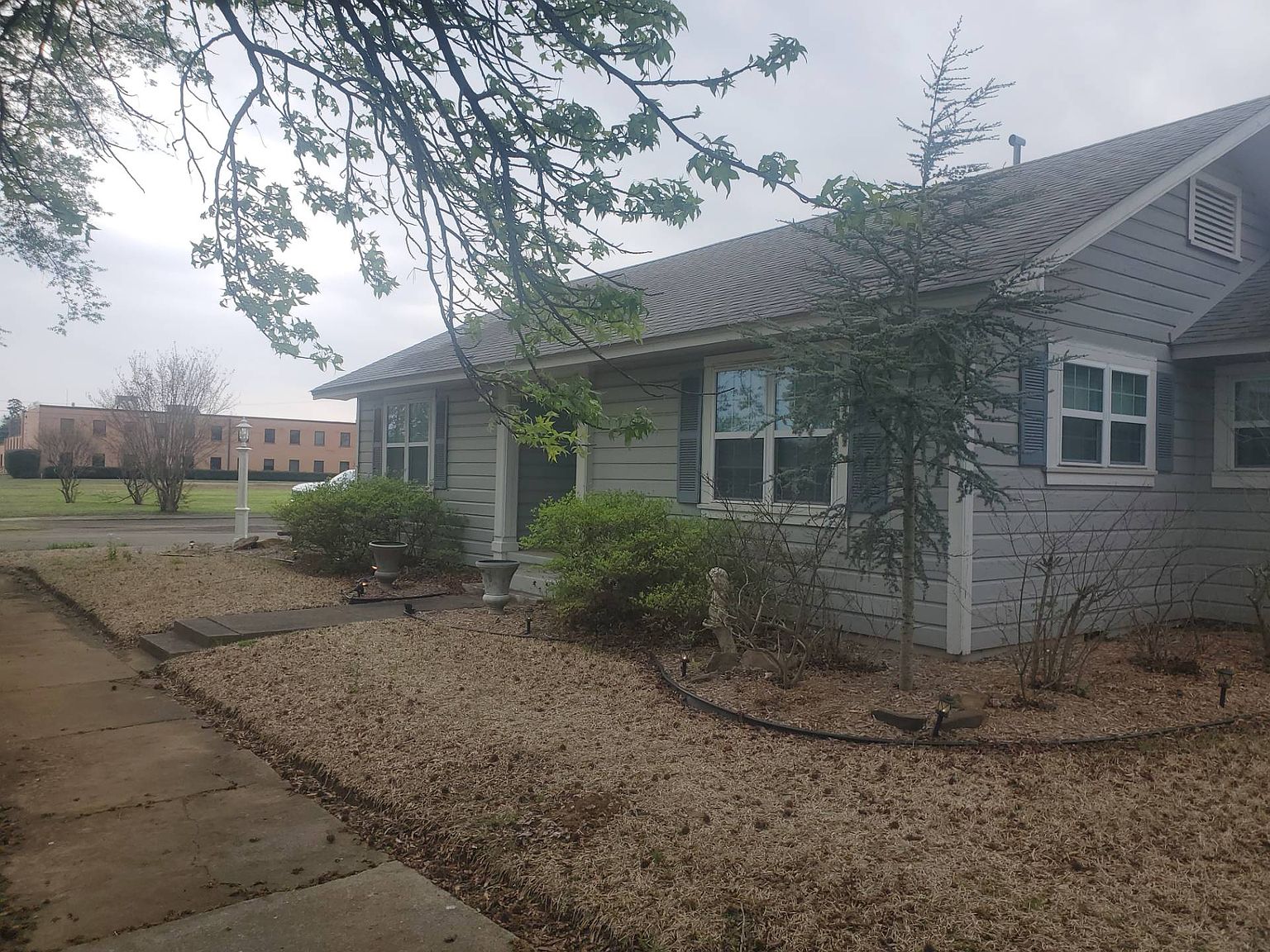 401 N 4th St, Hugo, OK 74743 Zillow