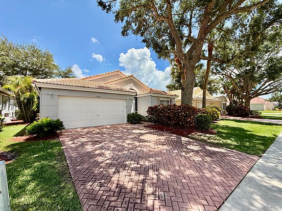 2nd image of 10921 Royal Caribbean Cir