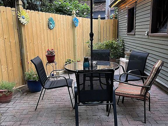 4th image of 14 Meadowview Pl