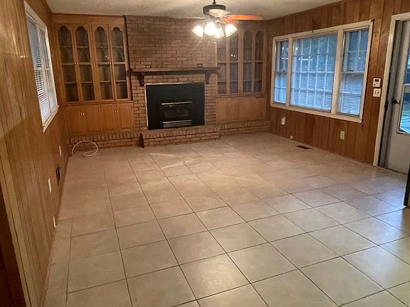 Den with fireplace
Click on the arrows and see all of the pictures