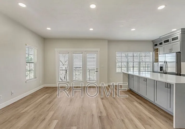 105 E Chandlerpoint Way — Photo 6