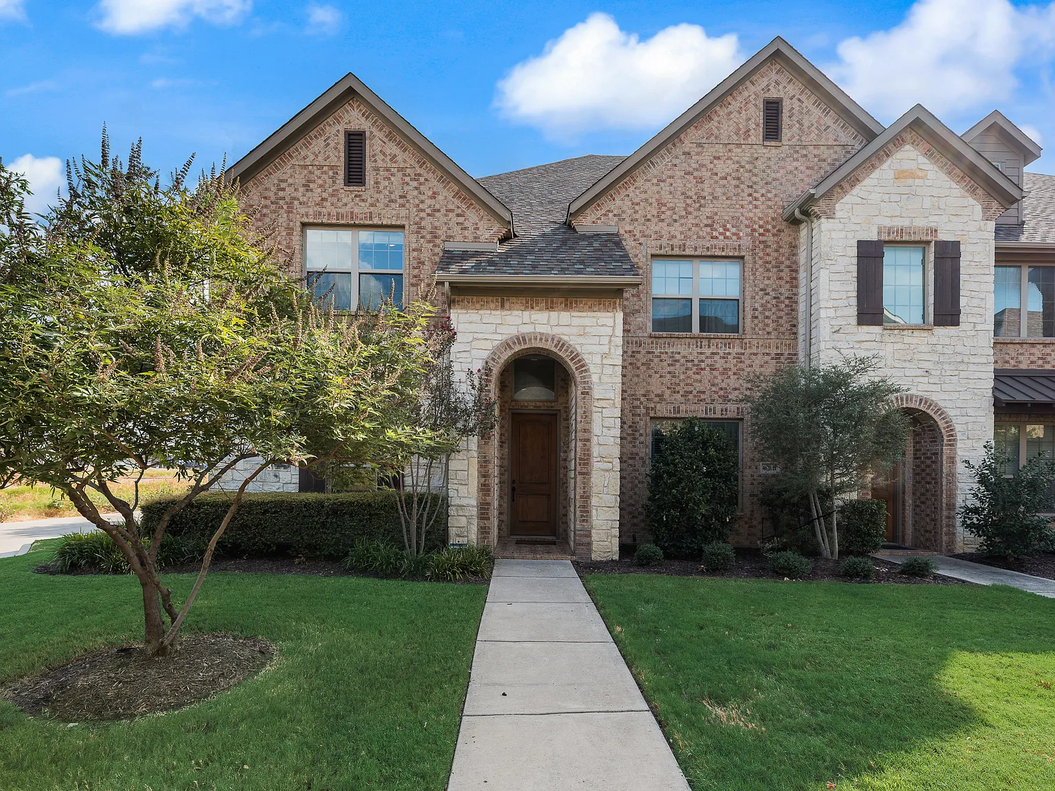 3 bed, 2.5 bath, 1972 sqft, $3,300 — Photo 1