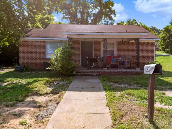 221 S Lindsey St, Jackson, TN 38301