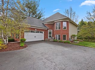 2100 Hunter Hill Ct, Hudson, WI 54016