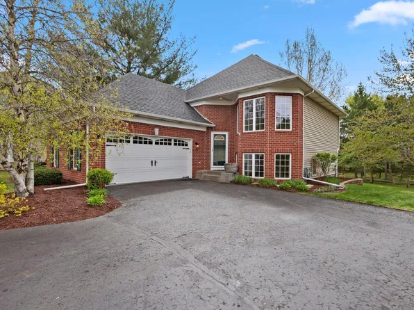 2100 Hunter Hill Ct, Hudson, WI 54016