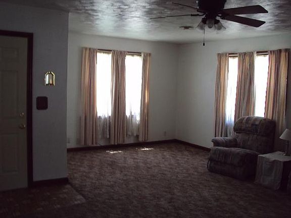 3rd image of 1815 E 6TH