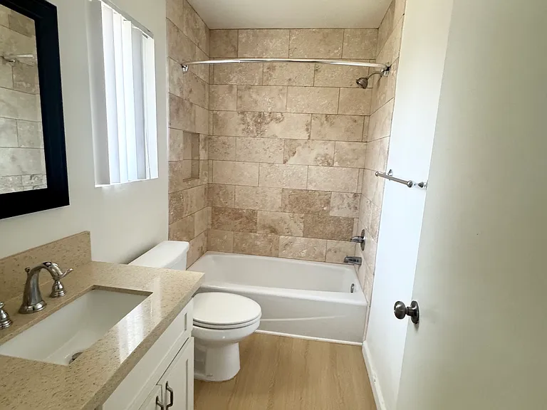 1520 W 224th St #3 — Photo 7