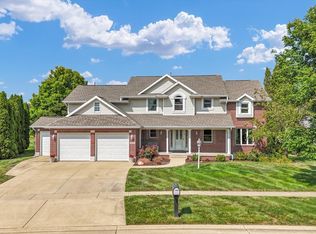 2806 Pine Valley Dr, Champaign, IL 61822