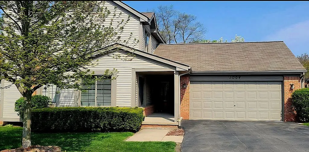 1004 Elmwood Dr photo 1