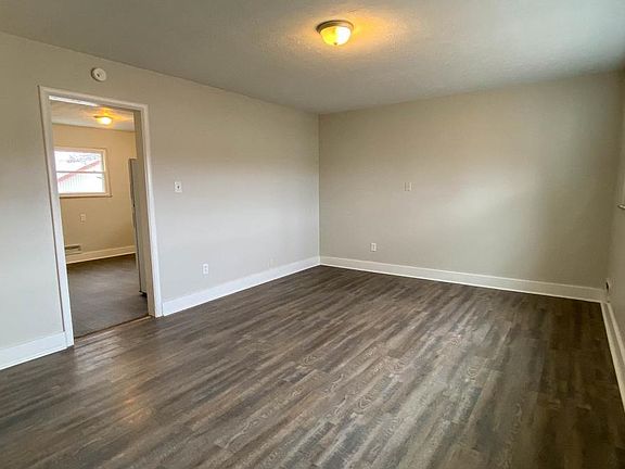 3rd image of 423 N Sherman Dr