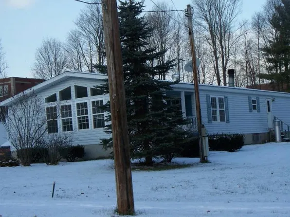 39 School St, Mayfield, NY 12117