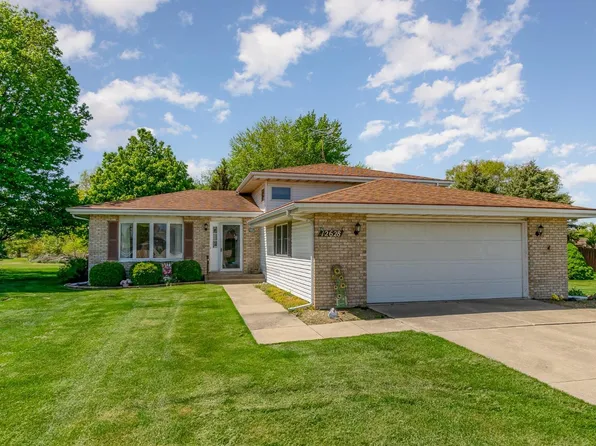 12628 Patnoe Dr, Saint John, IN 46373