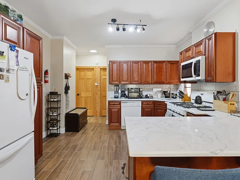 28 Willowdale Ave #1 — Photo 7