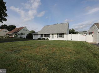 79 Candle Rd, Levittown, PA 19057