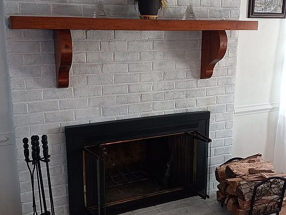4th image of 160 Crescent Dr