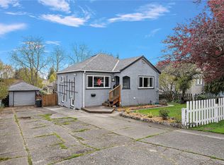 877 Wollaston St, Esquimalt, BC